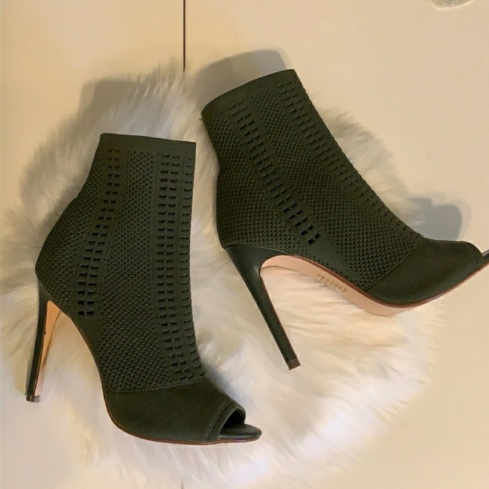 Steve Madden Olive Open Toed Booties 6.5